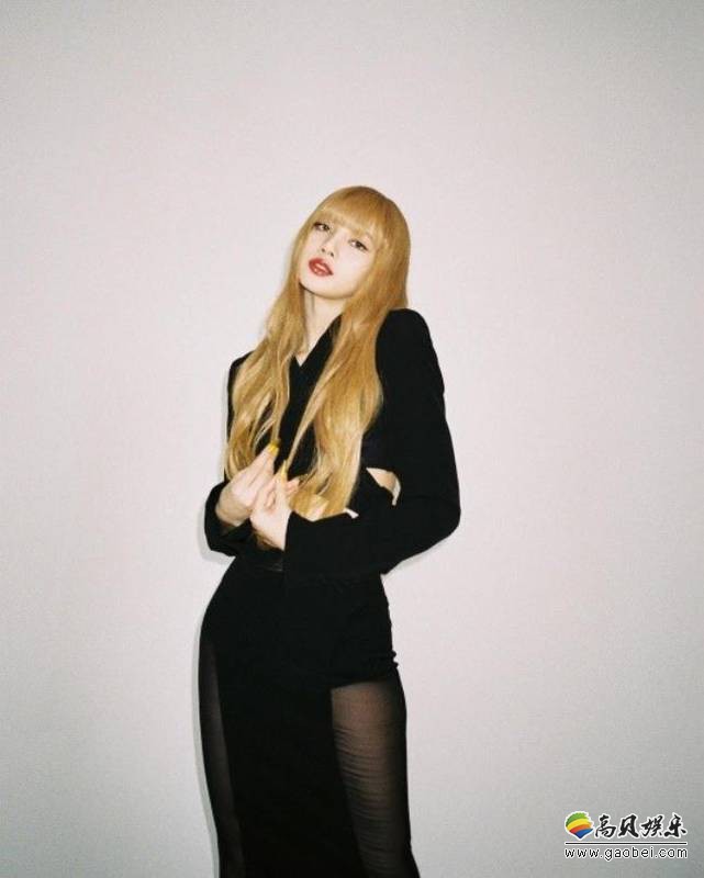 Blackpink.成员,BlackPink成员lisa blackpink成员lisa近日发布一组近照乖巧模样吸引了广大粉丝们目光