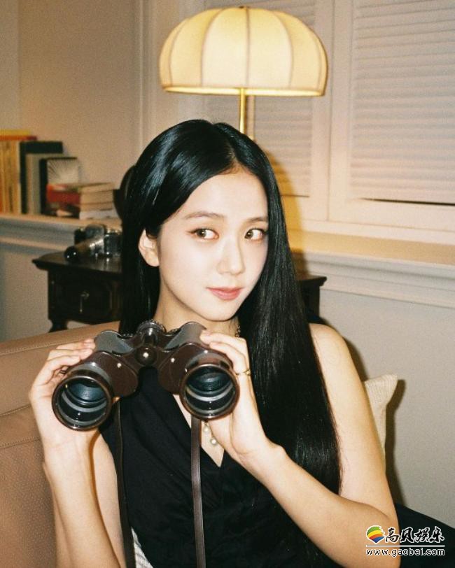 Blackpink.成员,BlackPink成员lisa blackpink成员jisoo最近发布近照展示其出众美貌以及优雅动人气质