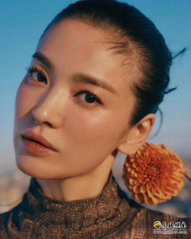 韩国女艺人宋慧乔一组未公开杂志写真近日在网上曝光,成熟气质吸引