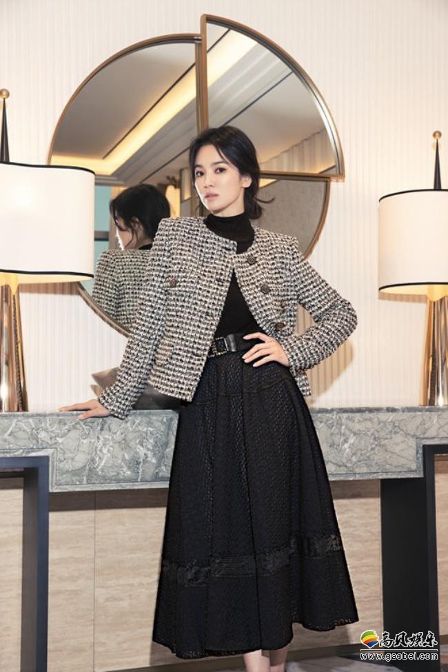 宋慧乔为代言女装品牌拍摄最新宣传照，秋款长裙＋套装尽显韩流女神气质