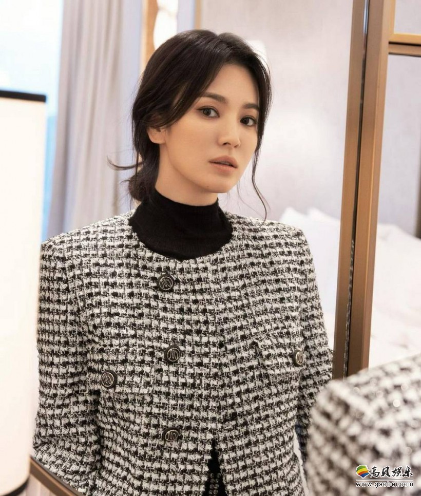 宋慧乔为代言女装品牌拍摄最新宣传照，完美诠释冷色调属性吻合素雅气质
