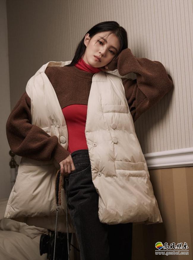 韩韶禧为代言品牌拍摄最新宣传照，凭借其自身魅力引领秋冬时尚款型潮流