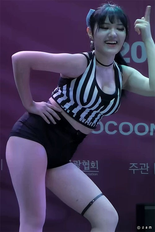 【4K】【Witch Girl】【Wiggle Wiggle】【150906】