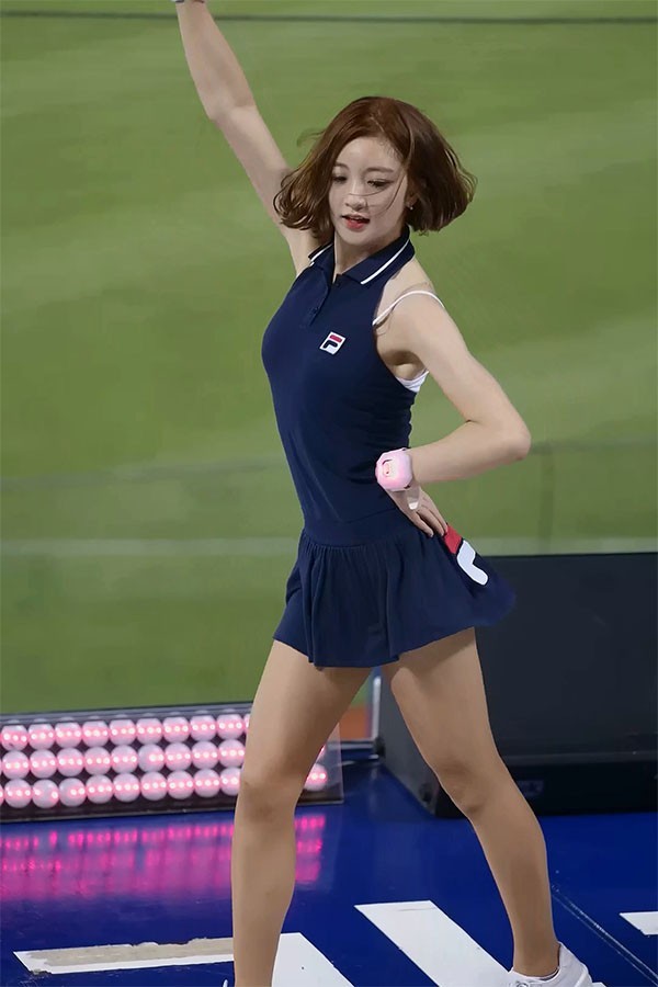 ShowGirl-150730 两山拉拉队长许银美 - Excuse me