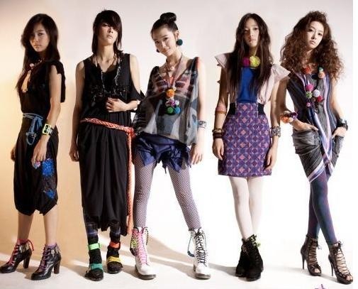 f(x)是S.M.Entertainment于2009年推出的亚洲Pop Dance女子组合