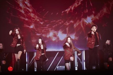 韩国女团f(x)在首尔举行了出道以来首次单独演唱会