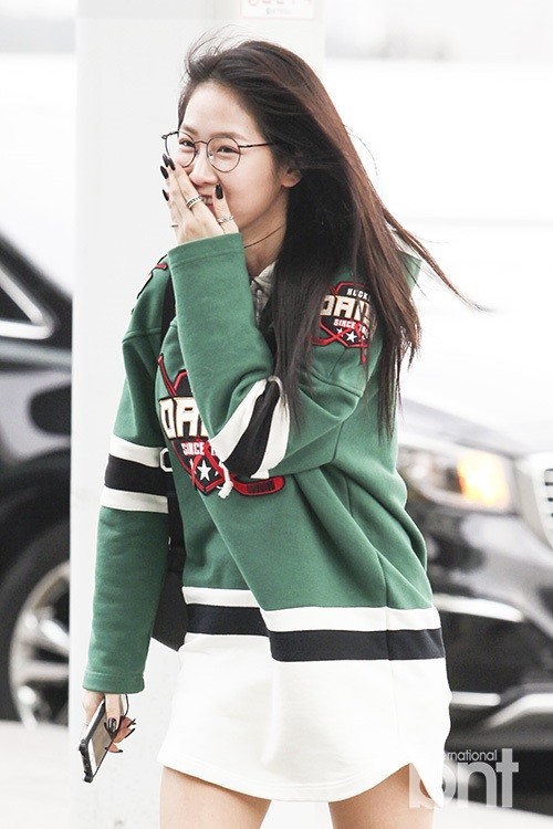 韩国女子组合SISTAR成员韶宥通过仁川机场出国