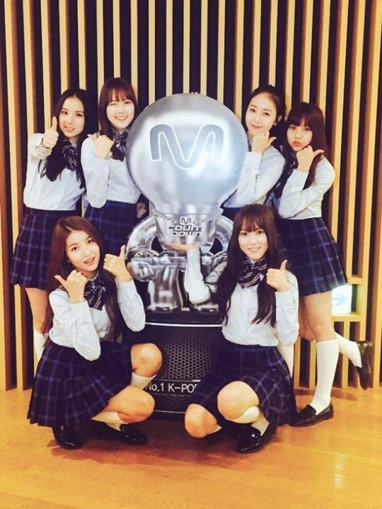 女团GFRIEND在Mnet音乐节目《M!Count Down》中夺冠 女团GFRIEND在Mnet音乐节目《M!Count Down》中夺冠