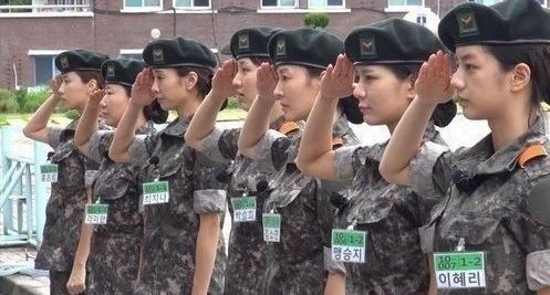 《真正的男人》“女兵特辑”是个什么样的娱乐节目？