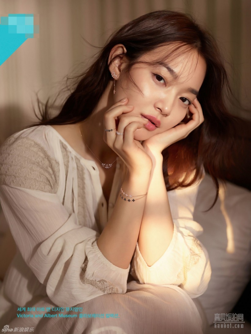 韩国女艺人申敏儿日前拍摄最新宣传照