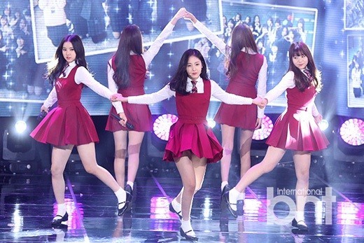 韩国sbs电视台音乐节目《the show》进行现场直播