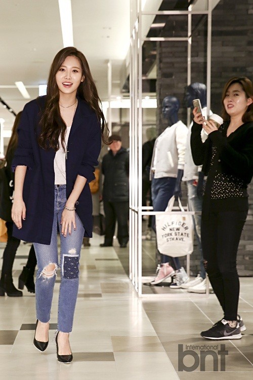 Girls Day成员Yura等出席某时尚品牌举行特别活动