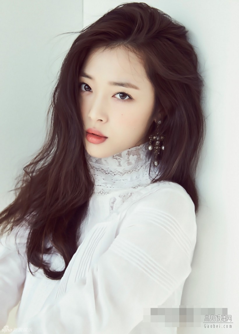 韩国女艺人崔雪莉代言品牌拍摄的宣传照曝光