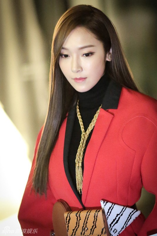 Jessica郑秀妍受邀出席巴黎某国际品牌大秀