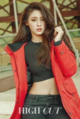 雪炫等明星10日晚间出席《Marie Claire》电影节