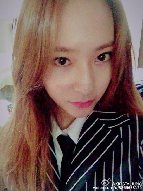 韩国女子偶像组合f(x)成员郑秀晶(Krystal)开微博