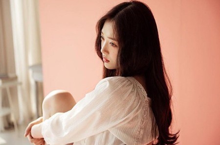 艺人雪莉通过Instagram上传了多张照片