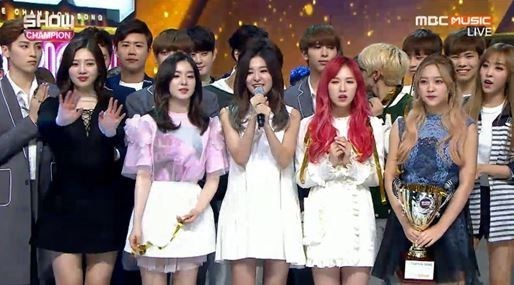 女团Red Velvet夺得《SHOW CHAMPION(冠军秀)》的冠军