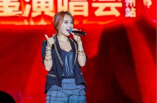 韩国流行女歌手蔡妍助阵演唱会