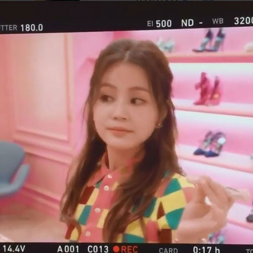 韩星LEE HI(李夏怡)在(9日)开始拍摄全专辑主打歌《My Star》MV 韩星LEE HI(李夏怡)在(9日)开始拍摄全专辑主打歌《My Star》MV