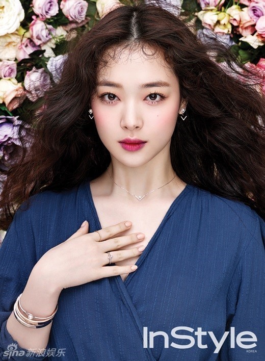 韩国女子组合f(x)原成员崔雪莉性感写真 香肩微露妖艳妩媚