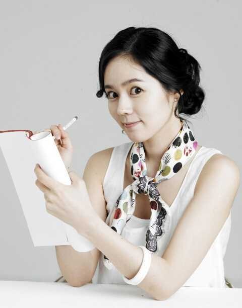 韩国女演员韩佳人是哪一年出生的？