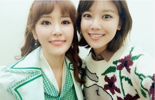 韩国女团少女时代秀英应援姐姐音乐剧演员崔秀珍 姐妹情深惹人羡