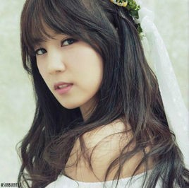 女子演唱组合Apink队长朴初珑是哪一年出生的？