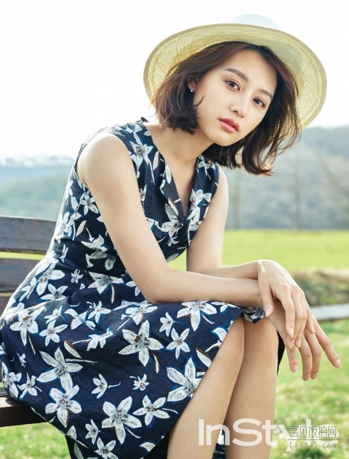 演员金智媛拍摄时装画报散发女性的成熟美