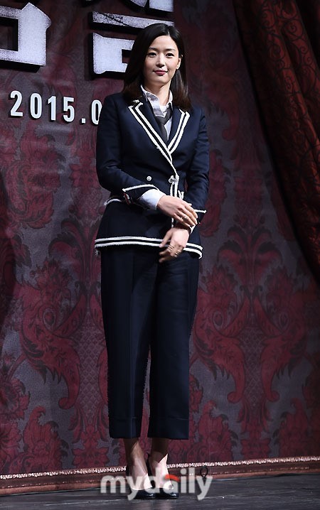 韩星全智贤产后复出 或将出演《来自星星的你》编剧新作