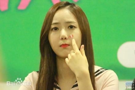 韩国女团Gfriend黄恩菲是什么时候出道的？