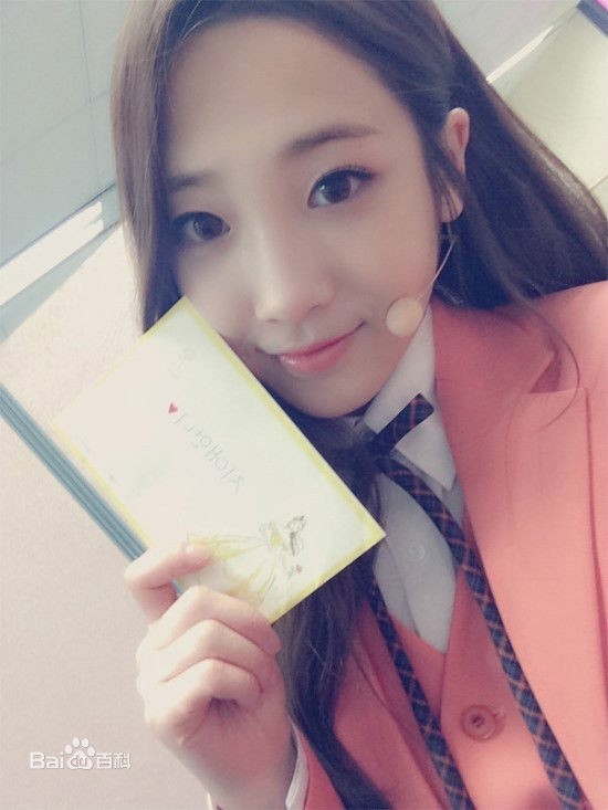 lovelyz刘智媛首次出演的综艺节目是什么？