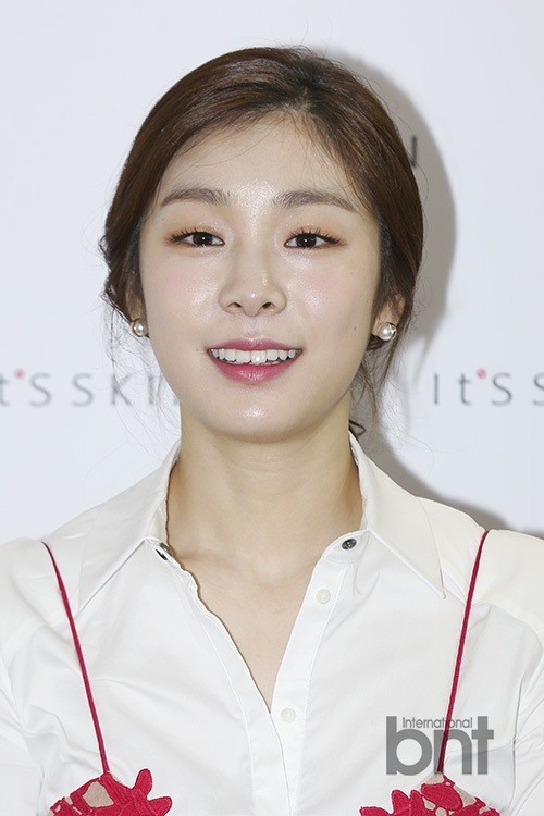 韩国前花样滑冰金妍儿在首尔瑞草洞出席粉丝签名会
