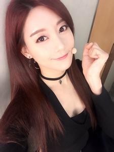 韩国女团Rainbow成员吴胜雅在队里是什么职务？