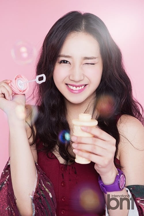 女团Hello Venus前成员刘雅拉在队时担当什么职务？