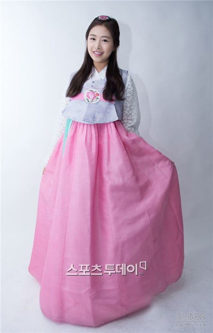 韩国女团April成员金彩媛的身高是多高？