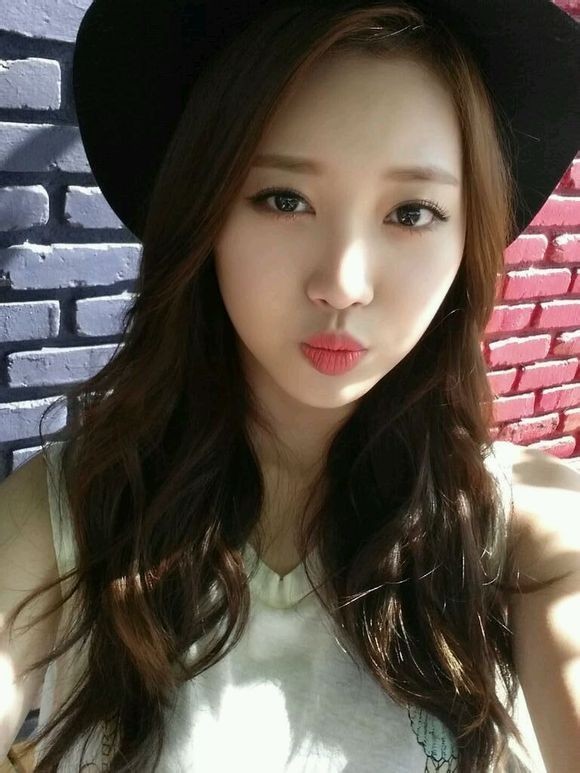 韩国女子组合Girls day成员金亚荣毕业哪所学校？