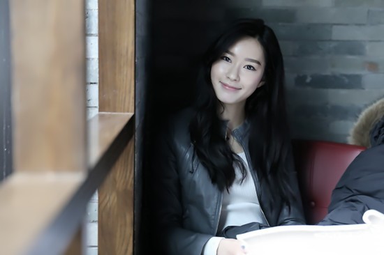 女艺人黄以娜的人物评价如何？