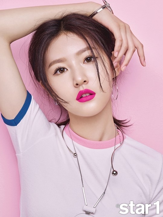 金赛纶拍摄的粉色少女风写真公开 透露与I.O.I成员磪有情关系很好