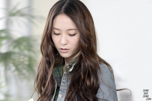 f(x)成员Krystal是什么时候出生的？