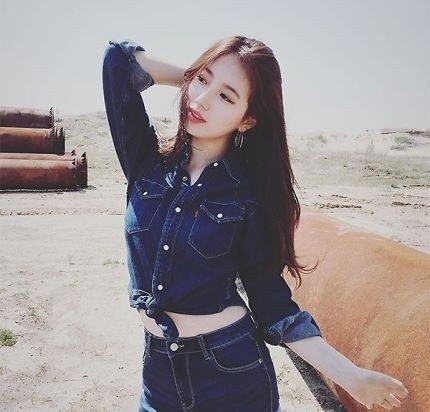 韩国女团Miss A秀智INS分享广告花絮照 展现了自己的性感一面