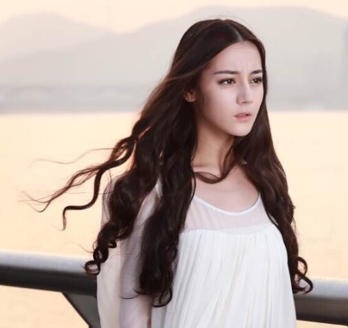 古力娜扎没做演员之前是做什么的？