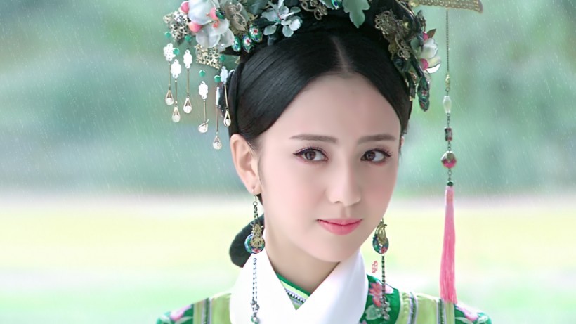 演员佟丽娅的经纪公司是哪一个？