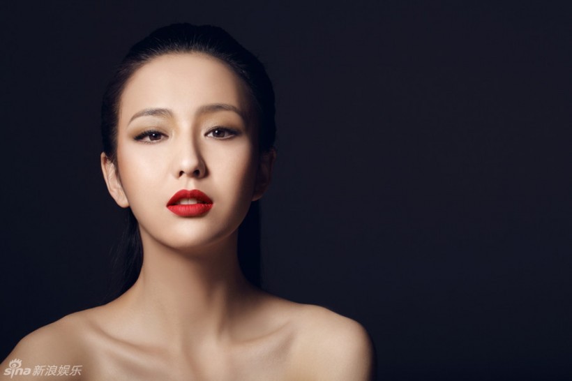 佟丽娅怎么进入演艺圈的？