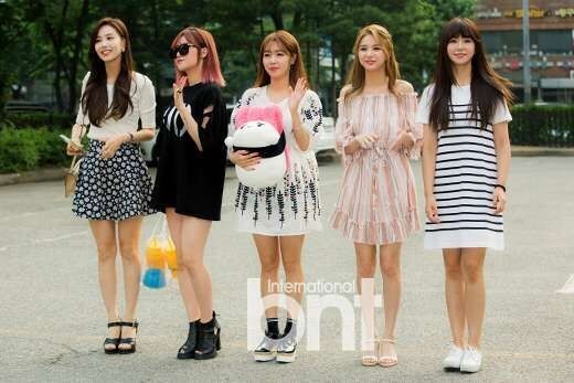 《音乐银行》开始录制 组合EXO、EXID、FIESTAR、等现身上班路