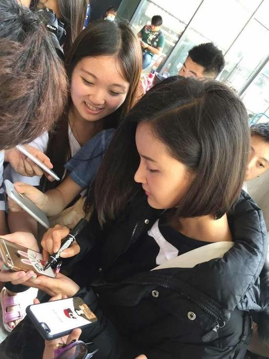 张歆艺生小孩了吗？