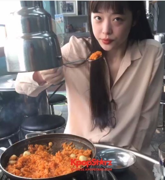 Dynamic Duo成员崔子和恋人雪莉公开了约会画面。