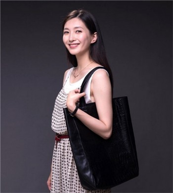 演员江疏影会讲几种语言？