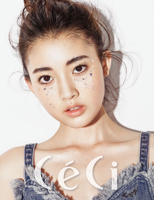郑多彬美妆写真公开 尽显清纯少女魅力