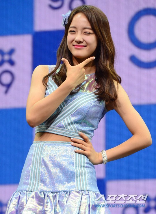 女团gugudan举办出道showcase 金世正称受到了I.O.I成员们的支持与祝福